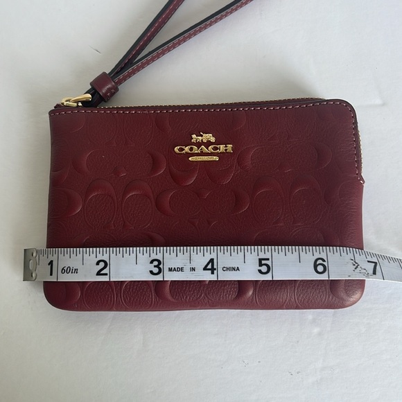 Coach corner zippered leather wristlet with embroidered signature - Picture 11 of 16